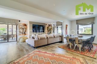 Haus in Califòrnia-Santa Madrona. Exclusivitat, llum i disseny en una espectacular casa a 4 vents