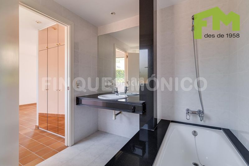 Foto 79f4f248-c2d0-412a-95f0-ea261d648175. Casa amb calefacció a Teià