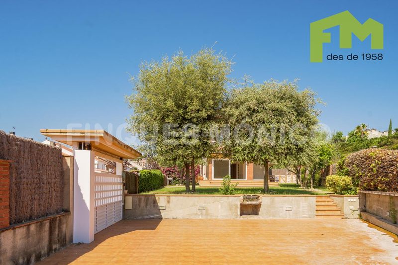 Foto a31e2efe-365e-4d2d-b9c1-1df0cbceef62. Casa amb calefacció a Teià