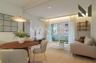 Appartement  Calle de sicília. Piso totalmente reformado con terraza