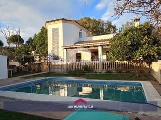 Xalet en Arcos de la Frontera. Chalet con piscina en junta de los rios