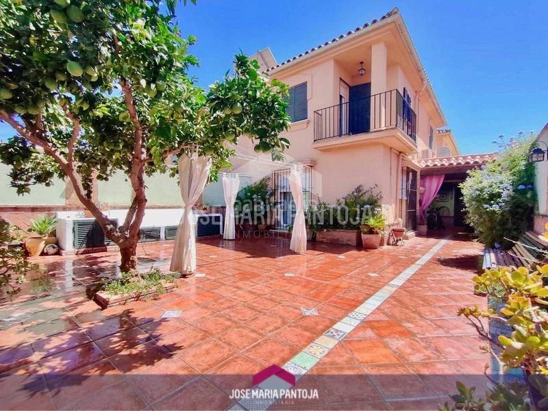 Foto d46e6351-8ba1-494f-b380-eba452396c66. Casa aparellada a Pozoalbero Jerez de la Frontera