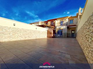 Maison jumelée à Caballero Bonald-S. José Obrero-Guadalcacín. Adosado santa teresa  patio 50m2
