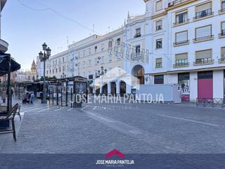 Appartement à Centro. Piso 4 dormitorios en plaza esteve