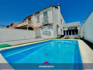 Casa adosada en Parque Atlántico - Ronda este. Adosado reformado con piscina
