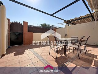 Casa adossada a El Retiro - La Vid. Adosado en jerez de la frontera con patio y terraza