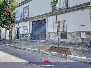 Casa en El Roco - La Milagrosa. Casa renta libre en olivar de rivero con vivienda y local.