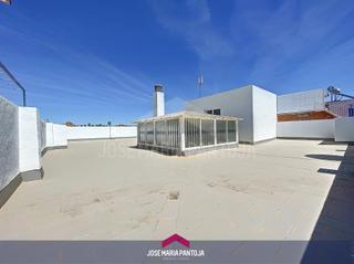 Casa en El Roco - La Milagrosa. Casa renta libre en olivar de rivero con vivienda y local.