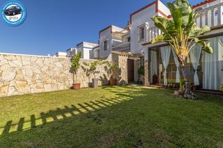 Casa a schiera in El Rocío - La Milagrosa. Unifamiliar  vpo en la marquesa