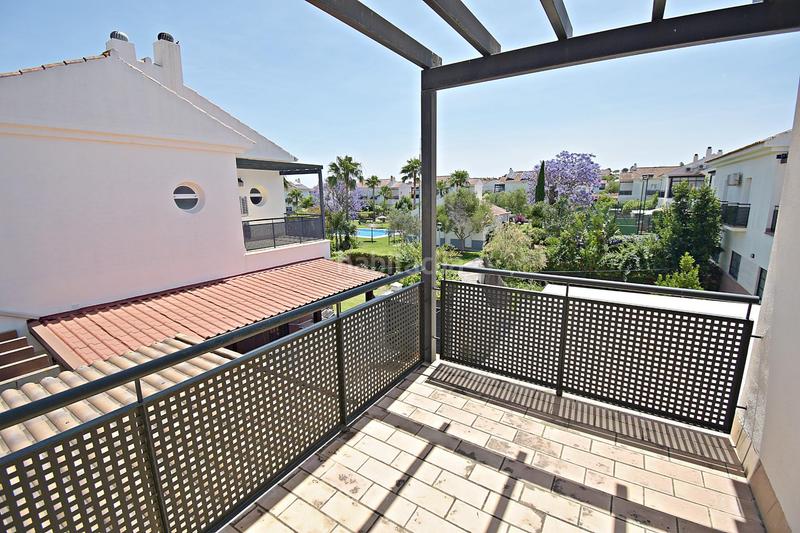 Foto 7e2ee83a-1bfb-4c73-b70b-7e66e5e4059a. Casa pareada pareado en el campo de golf en Puertas del sur - Guadabajaque Jerez de la Frontera