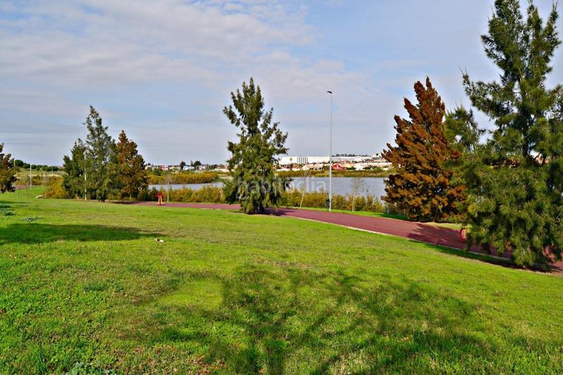 Foto c56d7522-3711-4eea-8800-0ebb5a525e8d. Casa pareada pareado en el campo de golf en Puertas del sur - Guadabajaque Jerez de la Frontera