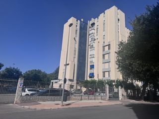 Location Appartement à La Plata. Se alquila piso en zona merca 80