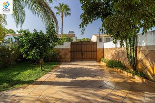 Casa aparellada a Parque Atlántico - Ronda este. Magnífico pareado de renta libre en zona este