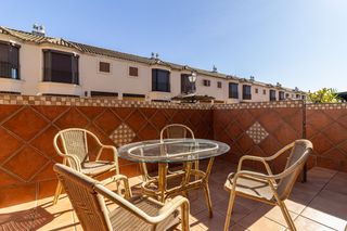 Casa adossada a Parque Atlántico - Ronda este. Casa adosada en la cartuja con sotano