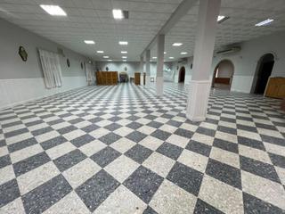 Local commercial à Caballero Bonald-S. José Obrero-Guadalcacín. Edificio ideal para hostelería y restauración