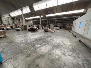 Nau industrial a Pozoalbero. Nave con 16 muelles de carga en jerez
