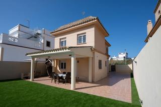 Xalet en La Laguna. Chalet independiente en primera lnea de playa en chipiona
