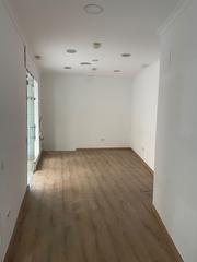 Local commercial à Centro. Local muy comercial y centrico.  oportunidad para inversores !!