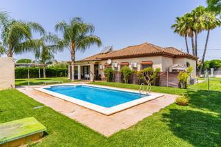Xalet a Caballero Bonald-S. José Obrero-Guadalcacín. Chalet en caulina de una sola planta