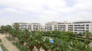 Lloguer Pis  Avenida voltaire. Piso en hipercor con piscina, terraza, garaje y trastero. zona n