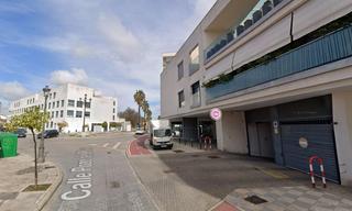 Aparcament cotxe a Divina Pastora - La Yeguada. Garaje parking en el centro de jerez