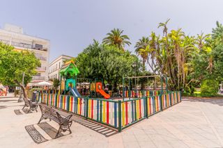 Etagenwohnung in Centro. Piso reformado en el centro con vistas a la plaza