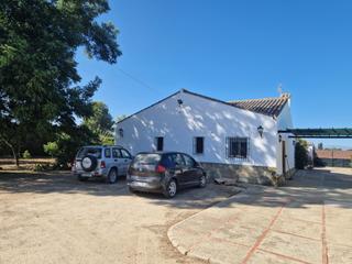 Masia en Pozoalbero. Finca en zona aeropuerto con casas con piscina y tierras de cult
