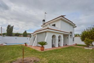 Chalet in Valdelagrana. Chalet en venta en el parque natural de los toruños