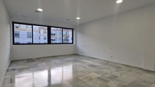 Affitto Ufficio in Parque Avenida. Oficina diáfana y reformada junto a la plaza del caballo