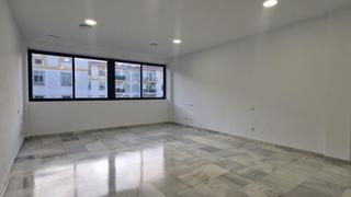 Rent Office space in Parque Avenida. Oficina diáfana y reformada junto a la plaza del caballo
