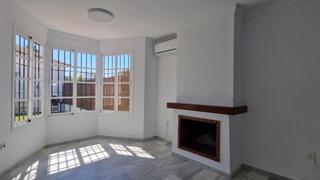 Rent Semi detached house in El Altillo. Casa adosada en el altillo