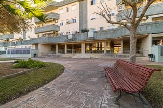 Pis a El Altillo. Piso con terraza, garaje y piscina comunitaria en zona hipercor