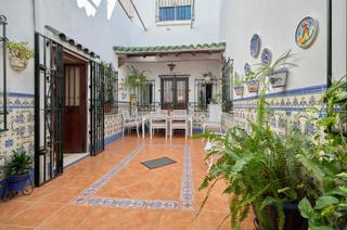 Casa en Madre de Dios. Casa con patio central y azoteas en el corazn de jerez.