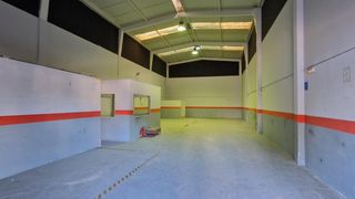 Lloguer Nau industrial a Caballero Bonald-S. José Obrero-Guadalcacín. Nave en alquiler de 200 m2 en zona avenida de europa con gran vi