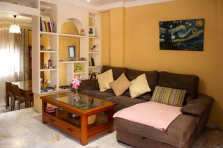 Casa adossada a Puertas del sur - Guadabajaque. Adosado con sótano, patio y 4 dormitorios en puertas del sur.