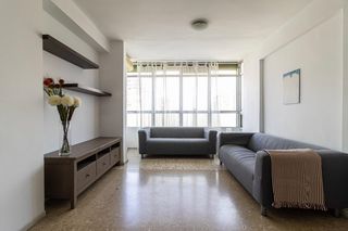 Pis a El Altillo. Piso reformado y amueblado en urbanización con club y piscinas e