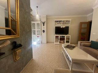 Planta baixa a El Altillo. Piso en planta baja con terraza, garaje y piscina en urbanizació