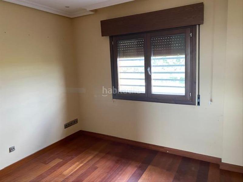 Foto 93cbf885-7749-49fd-8914-495b7fcc0ec1. Chalet avec chauffage parking piscine dans Pino Alto-Navarredonda Valdemorillo