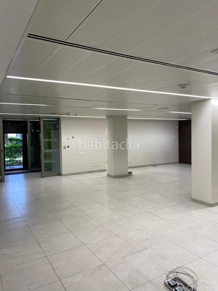 Foto b19db608-16dd-4354-932f-78622161b4a0. Local comercial  en zona Apóstol Santiago, en Madrid