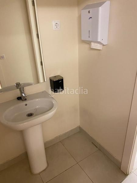 Foto c1ac3d48-2638-4e09-bdc1-412484702fbd. Local comercial  en zona Apóstol Santiago, en Madrid