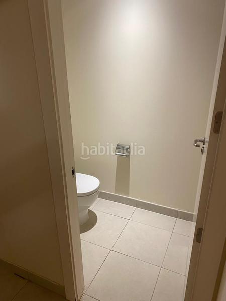 Foto d470492a-a584-4584-8607-f4577f979902. Local comercial  en zona Apóstol Santiago, en Madrid