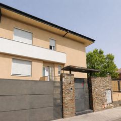 Xalet  Calle briones. Chalet pareado a la venta en barajas  parque de las naciones  ma