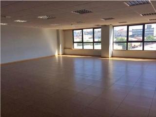 Oficina en Zona Industrial. Oficinas y plazas de garaje en venta en alcobendas, madrid.