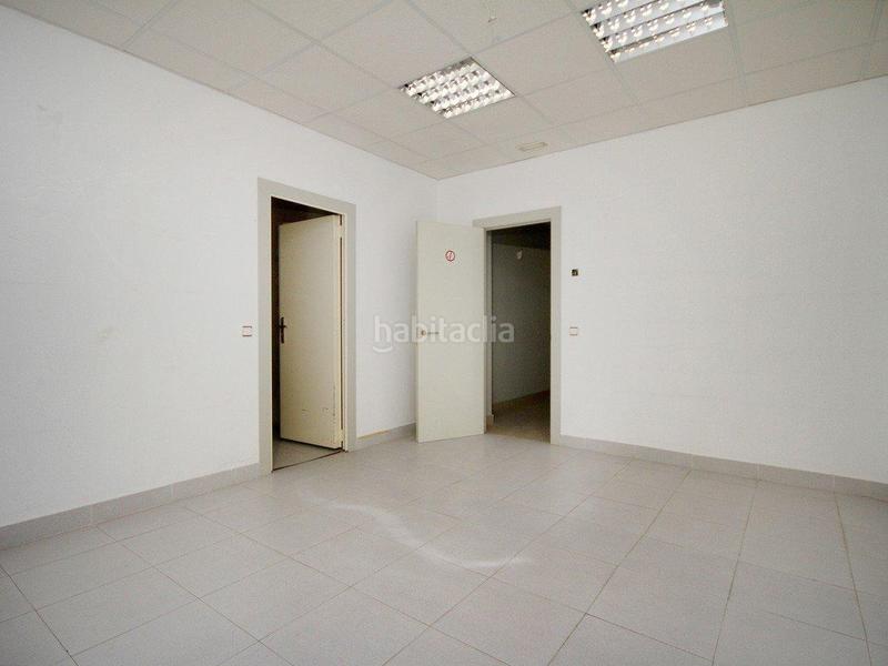 Foto 087a59e0-9d2b-4cc3-b15d-cfc4524d161a. Locale commerciale in Centro Valdemoro