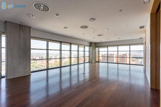 Rent Office space in El Clavín-Valdeluz. Oficina en alquiler en guadalajara. torre de cristal.
