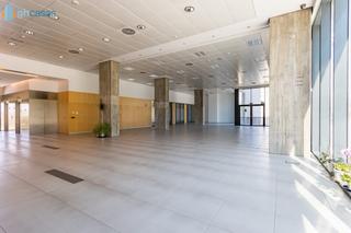 Rent Office space  Avenida de eduardo guitián. Oficina en alquiler en guadalajara. torre de cristal.