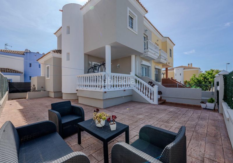 Foto def84594-1f74-43b1-825d-b5f42cffec48. Casa aparellada amb aparcament a Ayamonte ciudad Ayamonte