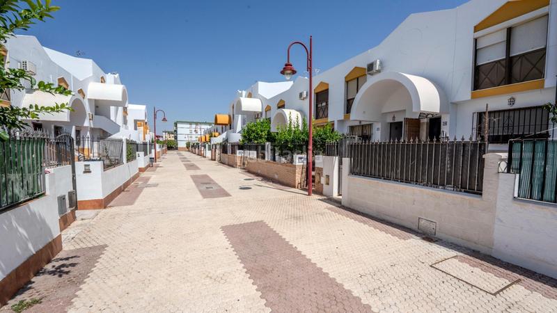 Foto cead036f-eac4-473b-8e69-afa11049072a. Casa adosada amplio adosado a solo 6 km de la playa en Ayamonte