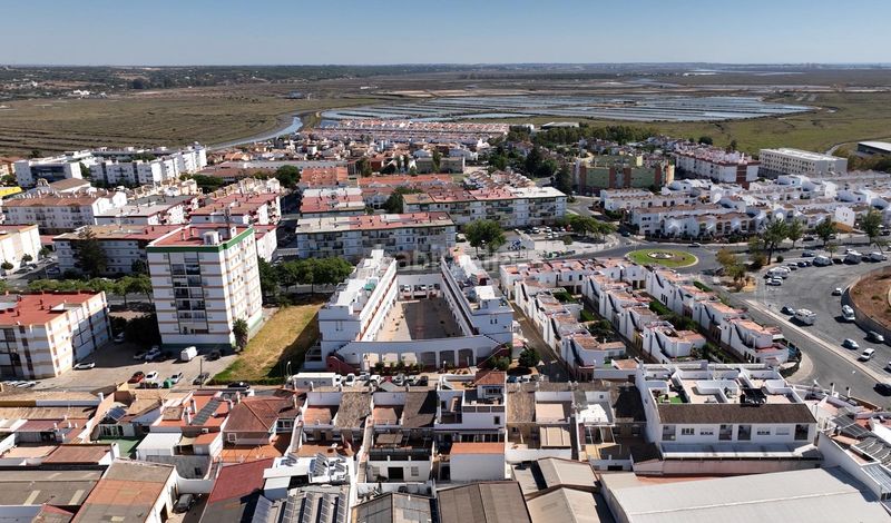 Foto f6de484b-64ca-49dd-987d-fcb5745ba72f. Casa adossada amb aparcament a Ayamonte ciudad Ayamonte