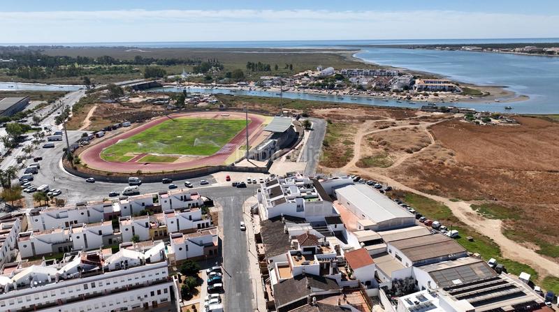 Foto fc141a84-78f6-4ce3-aa7f-4f5859de0d22. Reihenhaus mit parking in Ayamonte ciudad Ayamonte